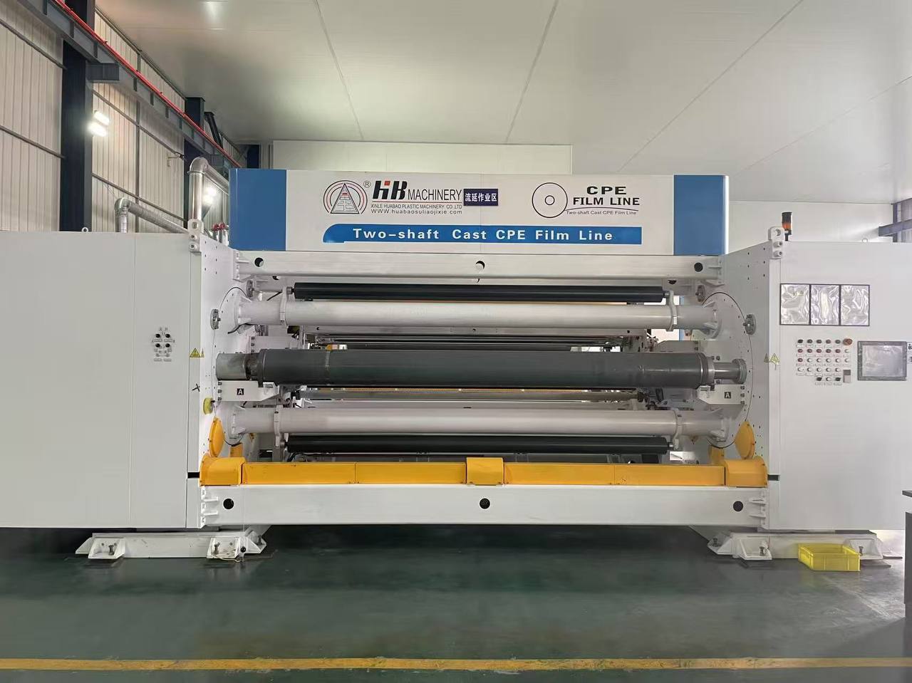 Product pictures of fully automatic heavy-duty hydraulic laminating machine